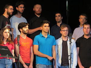 Festival A Capella 2017. Actuaci&oacute; del cor de la UdG a la pla&ccedil;a de la Independ&egrave;ncia