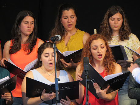 Festival A Capella 2017. Actuaci&oacute; del cor de la UdG a la pla&ccedil;a de la Independ&egrave;ncia