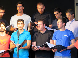 Festival A Capella 2017. Actuaci&oacute; del cor de la UdG a la pla&ccedil;a de la Independ&egrave;ncia
