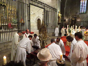 Corpus 2017. Entrada a l'esgl&eacute;sia de Sant Feliu