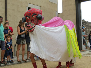 Festa Major de Sant Daniel 2017 - Danses i salutacions a la placeta del monestir de Sant Daniel