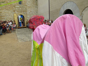 Festa Major de Sant Daniel 2017 - Danses i salutacions a la placeta del monestir de Sant Daniel
