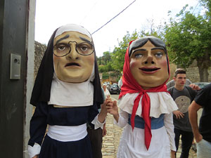 Festa Major de Sant Daniel 2017 - Danses i salutacions a la placeta del monestir de Sant Daniel