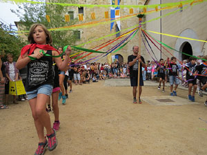 Festa Major de Sant Daniel 2017 - Danses i salutacions a la placeta del monestir de Sant Daniel