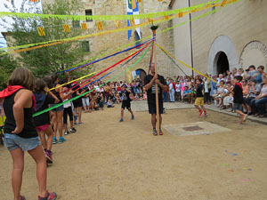 Festa Major de Sant Daniel 2017 - Danses i salutacions a la placeta del monestir de Sant Daniel