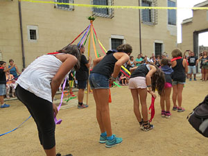 Festa Major de Sant Daniel 2017 - Danses i salutacions a la placeta del monestir de Sant Daniel