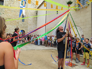 Festa Major de Sant Daniel 2017 - Danses i salutacions a la placeta del monestir de Sant Daniel
