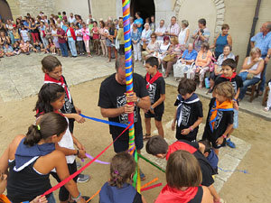 Festa Major de Sant Daniel 2017 - Danses i salutacions a la placeta del monestir de Sant Daniel