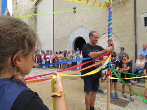 Festa Major de Sant Daniel 2017 - Danses i salutacions a la placeta del monestir de Sant Daniel