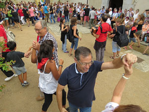 Festa Major de Sant Daniel 2017 - Danses i salutacions a la placeta del monestir de Sant Daniel