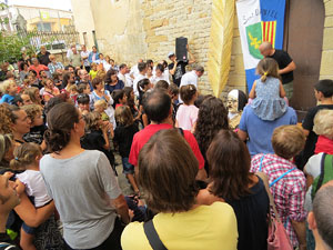 Festa Major de Sant Daniel 2017 - Danses i salutacions a la placeta del monestir de Sant Daniel