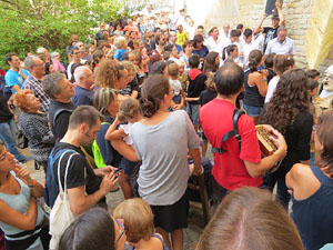 Festa Major de Sant Daniel 2017 - Danses i salutacions a la placeta del monestir de Sant Daniel