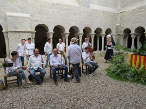 Festa Major de Sant Daniel 2017 - Audició i ballada de la Sardana de les monges al claustre del Monestir de Sant Daniel