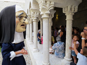 Festa Major de Sant Daniel 2017 - Audició i ballada de la Sardana de les monges al claustre del Monestir de Sant Daniel