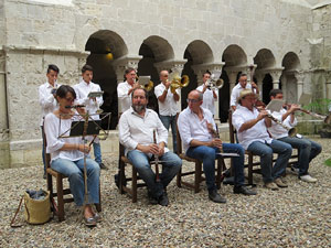 Festa Major de Sant Daniel 2017 - Audició i ballada de la Sardana de les monges al claustre del Monestir de Sant Daniel