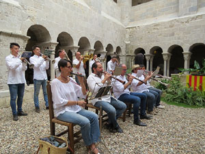 Festa Major de Sant Daniel 2017 - Audició i ballada de la Sardana de les monges al claustre del Monestir de Sant Daniel