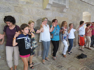 Festa Major de Sant Daniel 2017 - Audició i ballada de la Sardana de les monges al claustre del Monestir de Sant Daniel