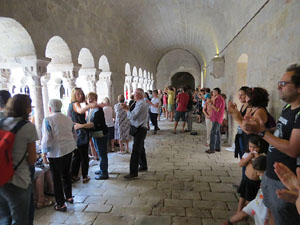 Festa Major de Sant Daniel 2017 - Audició i ballada de la Sardana de les monges al claustre del Monestir de Sant Daniel