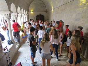 Festa Major de Sant Daniel 2017 - Audició i ballada de la Sardana de les monges al claustre del Monestir de Sant Daniel