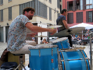 Festival de Guitarra 2017. Actuaci&oacute; de 13th Magic Skull a la pla&ccedil;a del Pou Rod&oacute;