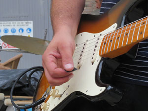 Festival de Guitarra 2017. Actuaci&oacute; de 13th Magic Skull a la pla&ccedil;a del Pou Rod&oacute;