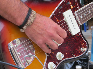 Festival de Guitarra 2017. Actuaci&oacute; de 13th Magic Skull a la pla&ccedil;a del Pou Rod&oacute;