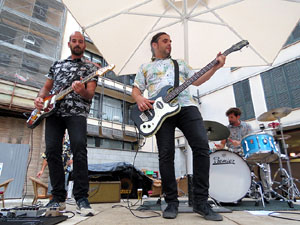 Festival de Guitarra 2017. Actuaci&oacute; de 13th Magic Skull a la pla&ccedil;a del Pou Rod&oacute;