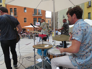 Festival de Guitarra 2017. Actuaci&oacute; de 13th Magic Skull a la pla&ccedil;a del Pou Rod&oacute;