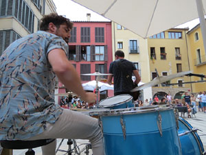 Festival de Guitarra 2017. Actuaci&oacute; de 13th Magic Skull a la pla&ccedil;a del Pou Rod&oacute;