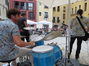Festival de Guitarra 2017. Actuaci&oacute; de 13th Magic Skull a la pla&ccedil;a del Pou Rod&oacute;