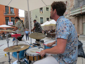 Festival de Guitarra 2017. Actuaci&oacute; de 13th Magic Skull a la pla&ccedil;a del Pou Rod&oacute;