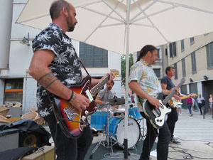 Festival de Guitarra 2017. Actuaci&oacute; de 13th Magic Skull a la pla&ccedil;a del Pou Rod&oacute;