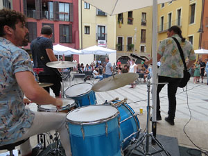 Festival de Guitarra 2017. Actuaci&oacute; de 13th Magic Skull a la pla&ccedil;a del Pou Rod&oacute;