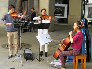 Música a la Rambla de la Llibertat de Girona