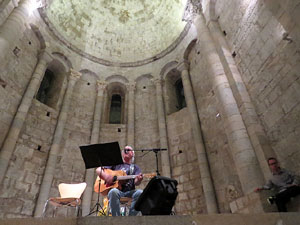 Nit dels Museus 2017. Espectacle de m&uacute;sica Els Beatles visiten Sant Pere de Galligants, al Museu d'Arqueologia de Catalunya - Girona
