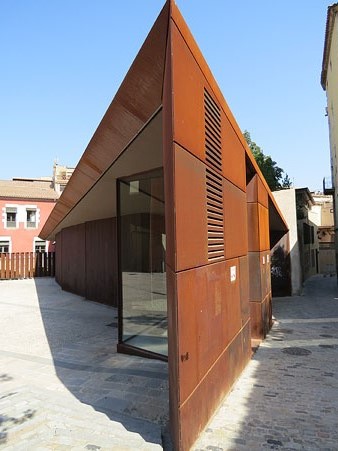 Estructura de l'accés a l'aparcament de la plaça