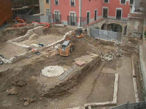 Vista general durant els treballs d'eliminació d'estructures el 2008