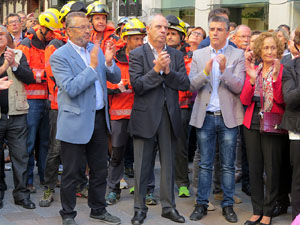 Concentraci&oacute; a la pla&ccedil;a del Vi de recolzament a l'alcaldessa Marta Madrenas, cridada a declarar per haver signat un decret a favor del refer&egrave;ndum 