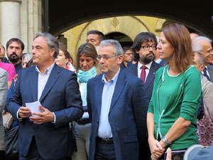 Concentraci&oacute; a la pla&ccedil;a del Vi de recolzament a l'alcaldessa Marta Madrenas, cridada a declarar per haver signat un decret a favor del refer&egrave;ndum 