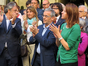Concentraci&oacute; a la pla&ccedil;a del Vi de recolzament a l'alcaldessa Marta Madrenas, cridada a declarar per haver signat un decret a favor del refer&egrave;ndum 