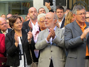 Concentraci&oacute; a la pla&ccedil;a del Vi de recolzament a l'alcaldessa Marta Madrenas, cridada a declarar per haver signat un decret a favor del refer&egrave;ndum 
