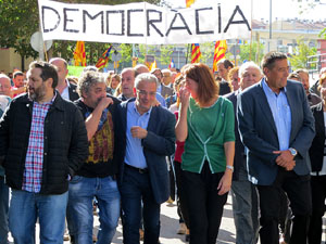 Marxa d'acompanyament a l'alcaldessa Marta Madrenas, cridada a declarar per haver signat un decret a favor del refer&egrave;ndum 