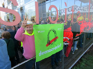 Arribada i sortida de l'alcaldessa Marta Madrenas del Palau de Just&iacute;cia