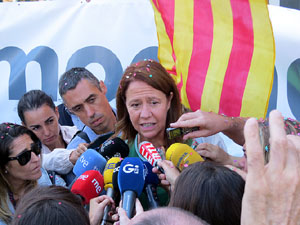 Arribada i sortida de l'alcaldessa Marta Madrenas del Palau de Just&iacute;cia