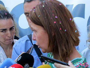 Arribada i sortida de l'alcaldessa Marta Madrenas del Palau de Just&iacute;cia