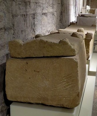 Sarcòfags cristians, pedra sorrenca, segle V-VII dC. Necròpolis romanocristiana de Santa Susanna del Mercadal