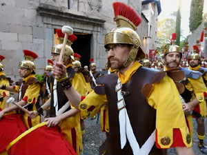 Setmana Santa 2017 a Girona. Sortida dels Manaies per lliurar el Penó