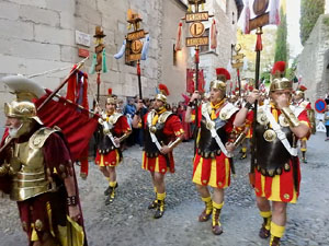 Setmana Santa 2017 a Girona. Sortida dels Manaies per lliurar el Penó