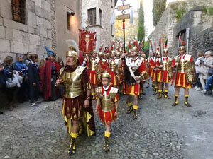 Setmana Santa 2017 a Girona. Sortida dels Manaies per lliurar el Penó