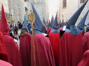 Setmana Santa 2017 a Girona. Sortida dels Manaies per lliurar el Penó